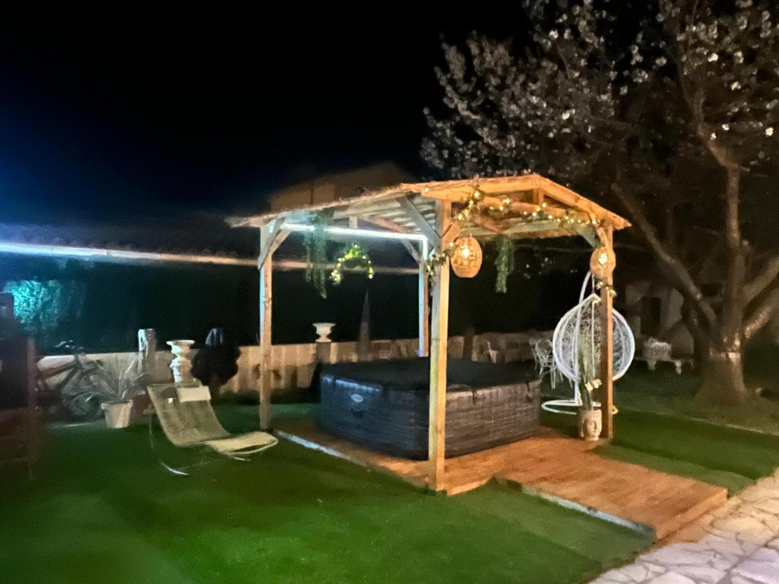Charmant Studio A Uchaud Exterior foto